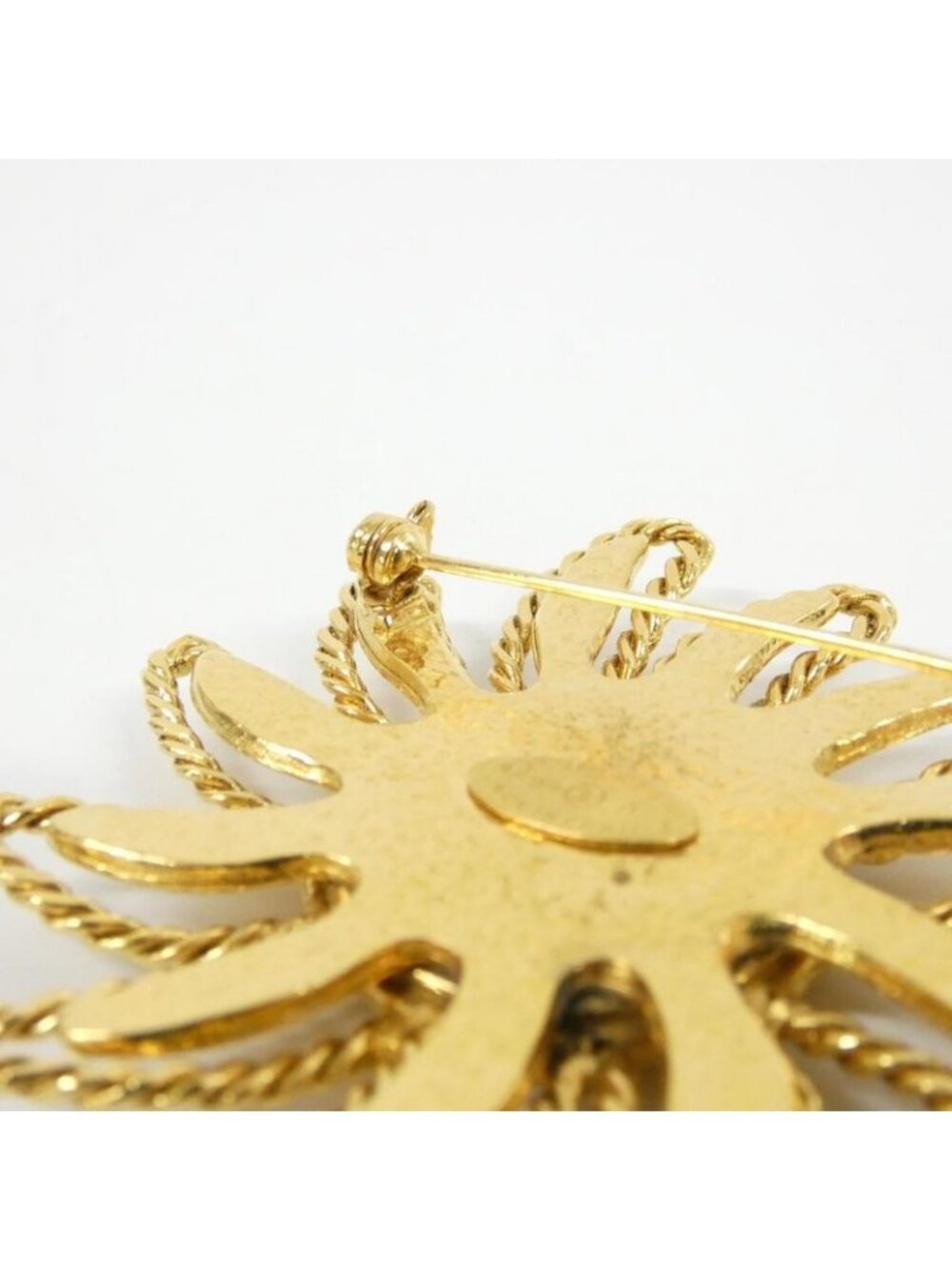★SOLD★ Chanel Vintage Brooch Gold - Picture 3 of 3